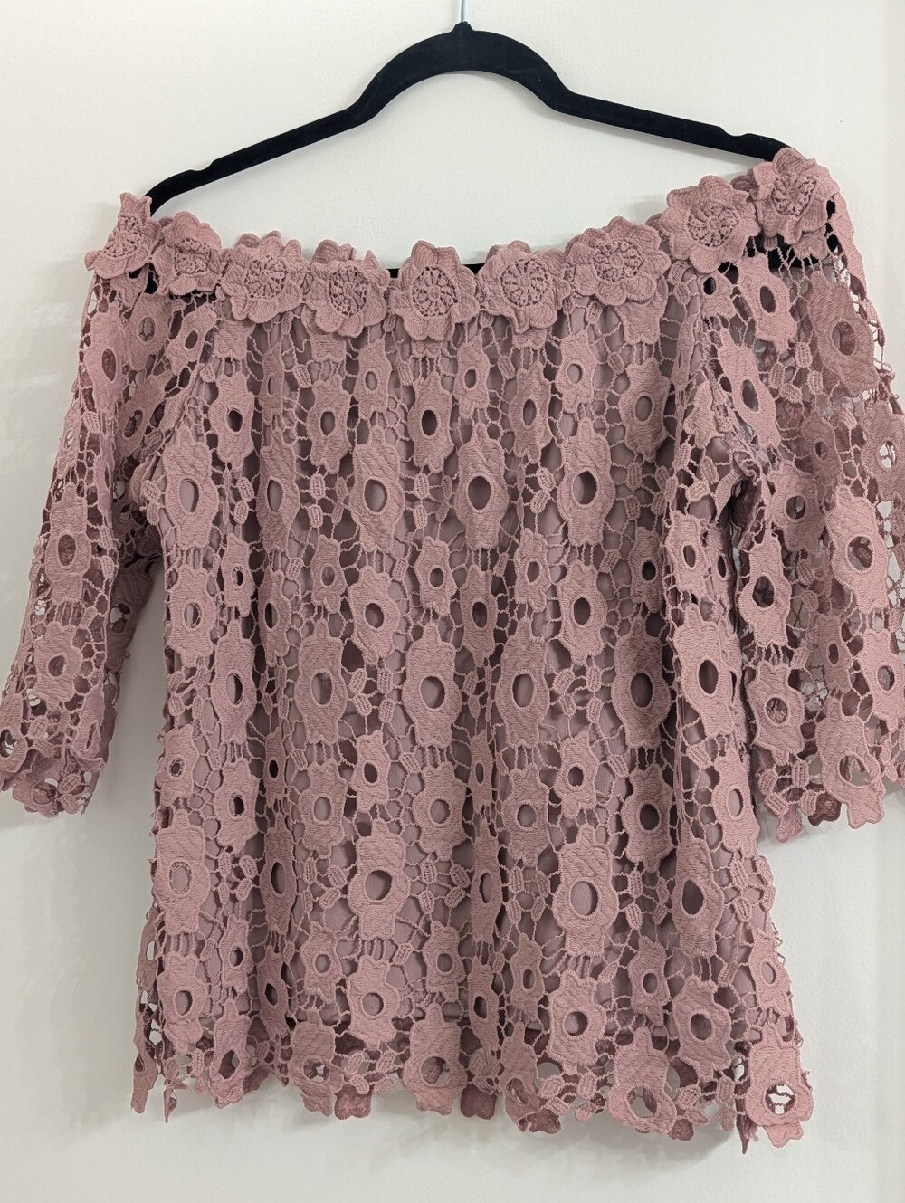La Reyna Boutique Dusty Pink off-the-shoulder floral crochet lace top Size M
